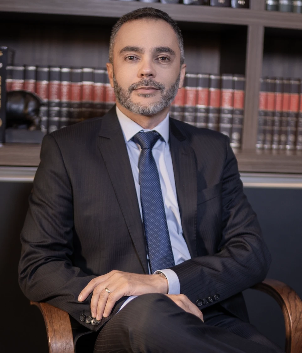 Dr. Adilson Menas Fidelis